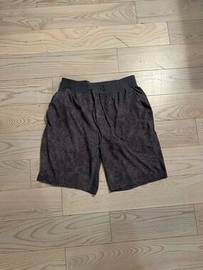 lululemon athletica Men's Washed Charcoal Athletic Shorts